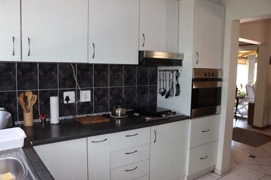 To Let 4 Bedroom Property for Rent in Kleinmond Western Cape